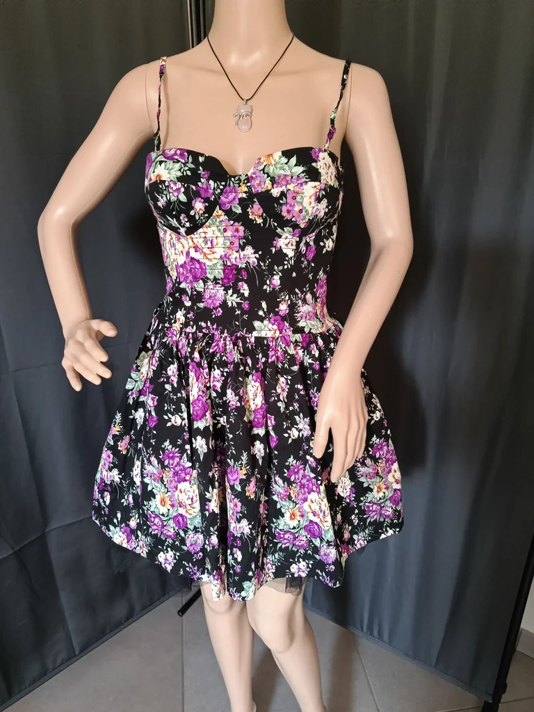 Robe bustier noir imprimé floral.Taille 36